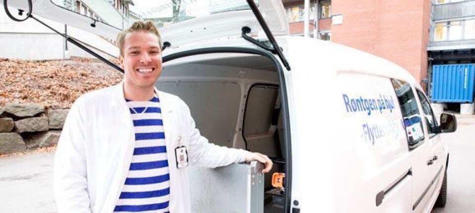 Prosjektleder Alfred Rostad er mannen som kjører rundt til sykehjem i Vestfold. Foto: Helse Sør-Øst
