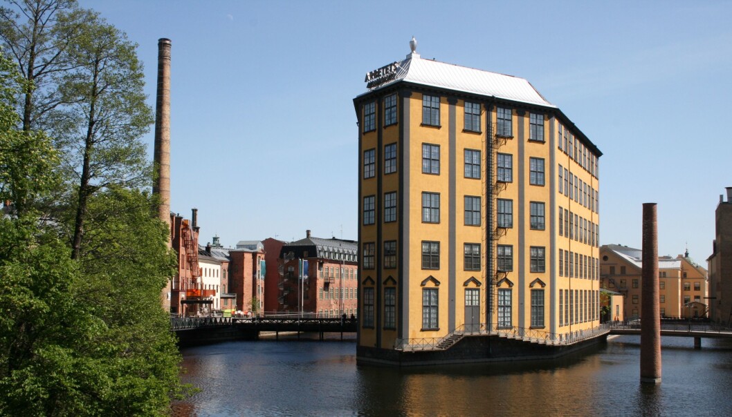 Strykejernet heter dette landemerket sentralt i Norrköping. Bygget fikk sin spesielle form med syv kanter fordi man ville utnytte så mye som mulig av den strømlinjeformede holmen det er bygget på, Laxholmen. FOTO: WIKIMEDIA COMMONS Strykejernet heter dette landemerket sentralt i Norrköping. Bygget fikk sin spesielle form med syv kanter fordi man ville utnytte så mye som mulig av den strømlinjeformede holmen det er bygget på, Laxholmen. FOTO: WIKIMEDIA COMMONS