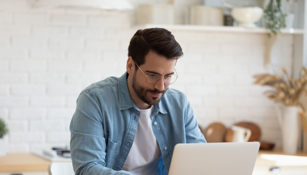 Bare å kaste seg over tastaturet og søke stipend! FOTO: ISTOCK Bare å kaste seg over tastaturet og søke stipend! FOTO: ISTOCK