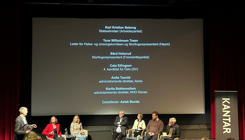 Den politiske debatten etter presentasjonen av undersøkelsen ble ledet av journalist Aslak Bonde (t.v.).